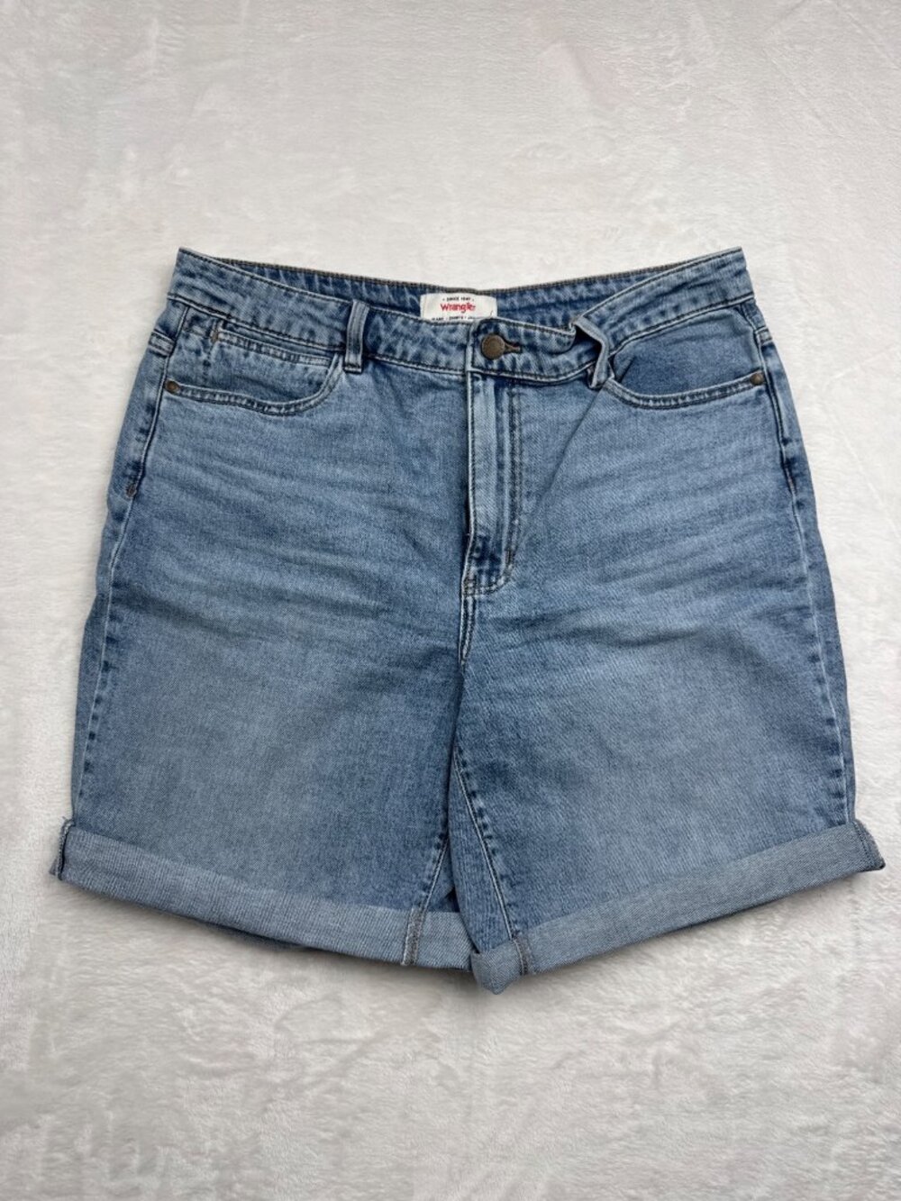 Wrangler Womens Cuffed Light Wash Denim Shorts Size 12